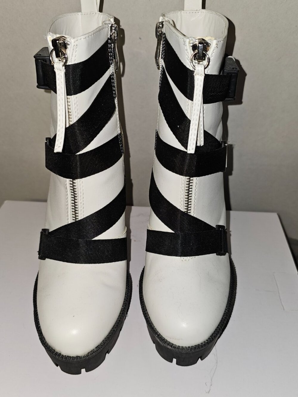 Buckle boots
